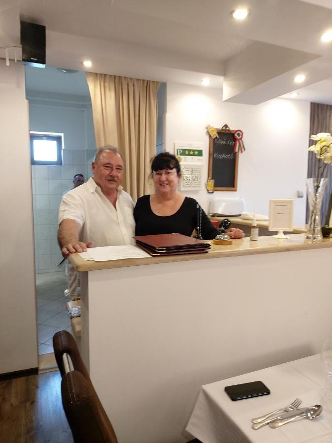 Horvath Fogado Panzio Hotel เซนเทนแดร ภายนอก รูปภาพ