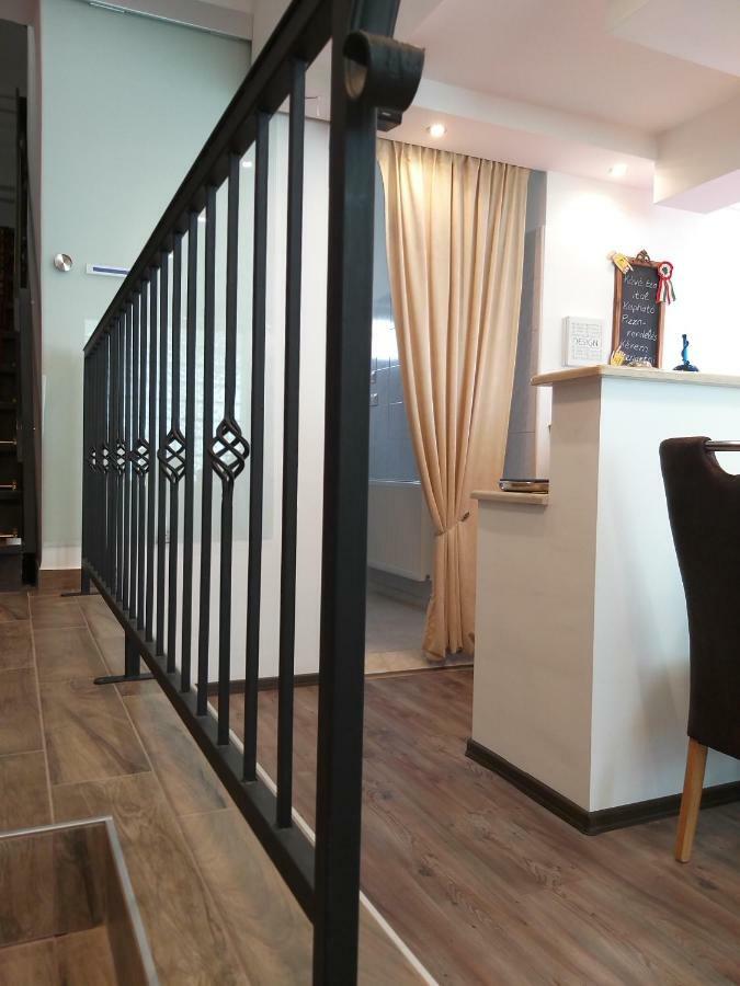 Horvath Fogado Panzio Hotel เซนเทนแดร ภายนอก รูปภาพ