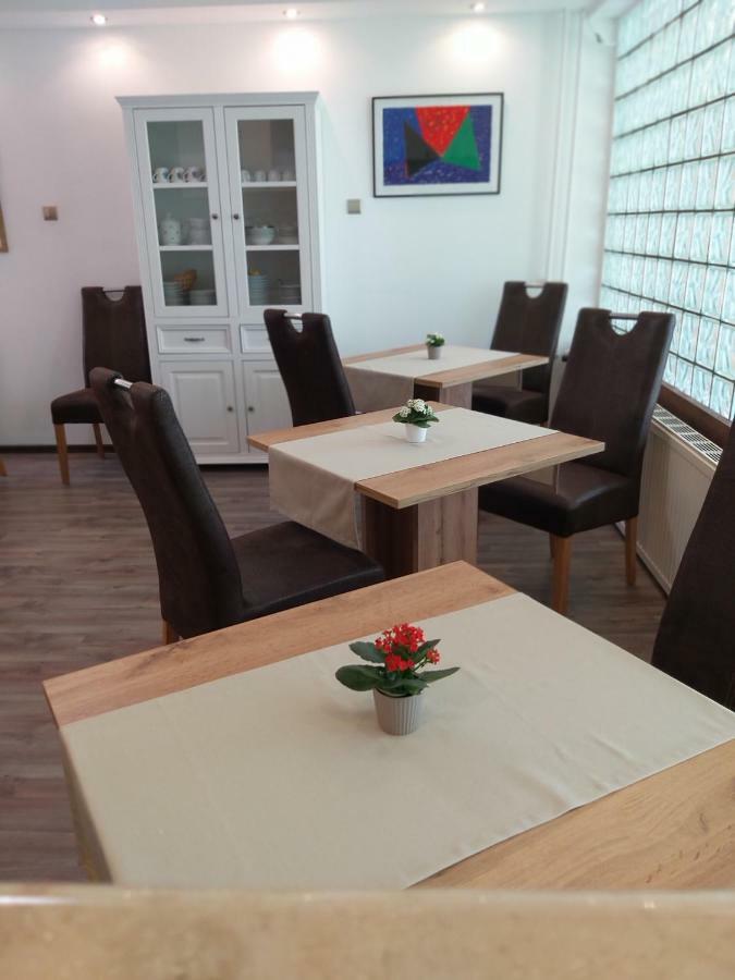 Horvath Fogado Panzio Hotel เซนเทนแดร ภายนอก รูปภาพ